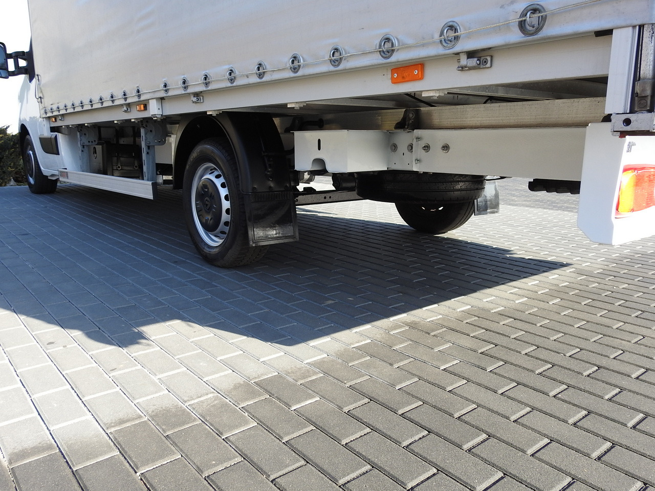 Furgoneta con lona RENAULT MASTER  TARPAULIN 10 PALLETS WEBASTO CRUISE CONTROL LED LIGHTS PNEUMATICS AIR CONDITIONING  165HP: foto 16