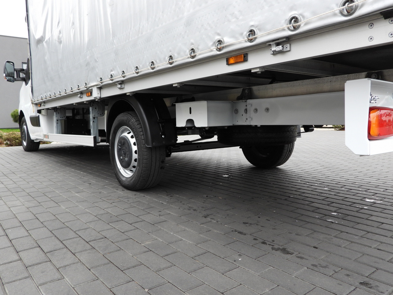 Furgoneta con lona RENAULT MASTER TARPAULIN 10 PALLETS WEBASTO CRUISE CONTROL LED LIGHTS PNEUMATICS AIR CONDITIONING 165HP: foto 16 Furgoneta con lona RENAULT MASTER TARPAULIN 10 PALLETS WEBASTO CRUISE CONTROL LED LIGHTS PNEUMATICS AIR CONDITIONING 165HP: foto 16