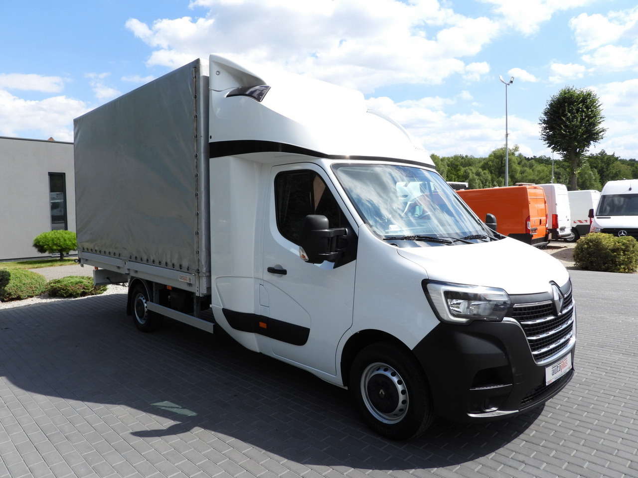 RENAULT MASTER TARPAULIN 8 PALLETS WEBASTO CRUISE CONTROL LED LIGHTS PNEUMATICS AIR CONDITIONING 165HP - Furgoneta con lona: foto 4 RENAULT MASTER TARPAULIN 8 PALLETS WEBASTO CRUISE CONTROL LED LIGHTS PNEUMATICS AIR CONDITIONING 165HP - Furgoneta con lona: foto 4
