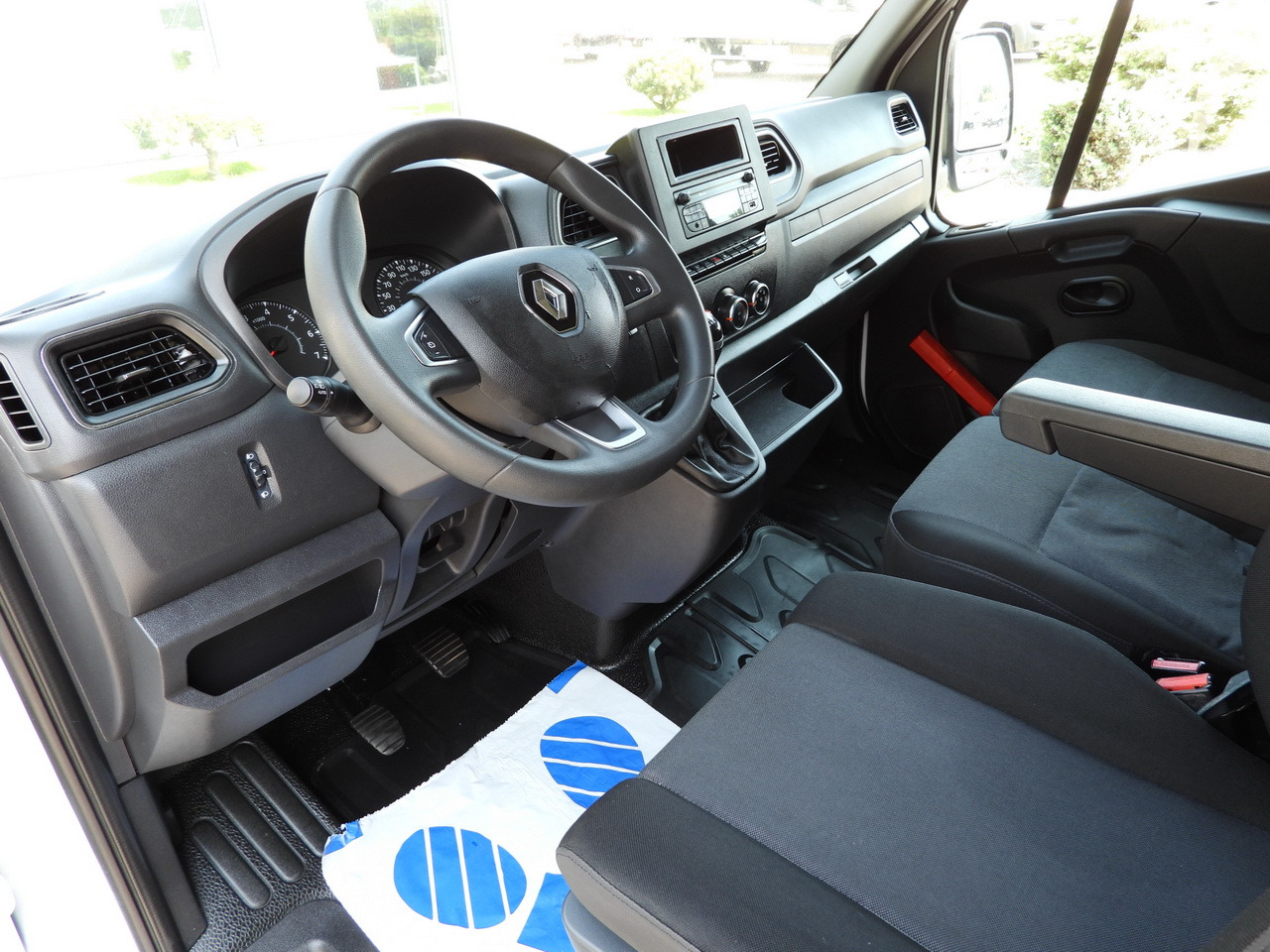 RENAULT MASTER TARPAULIN LIFT 10 PALLETS WEBASTO CRUISE CONTROL LED LIGHTS PNEUMATICS AIR CONDITIONING 165HP - Furgoneta con lona: foto 2 RENAULT MASTER TARPAULIN LIFT 10 PALLETS WEBASTO CRUISE CONTROL LED LIGHTS PNEUMATICS AIR CONDITIONING 165HP - Furgoneta con lona: foto 2