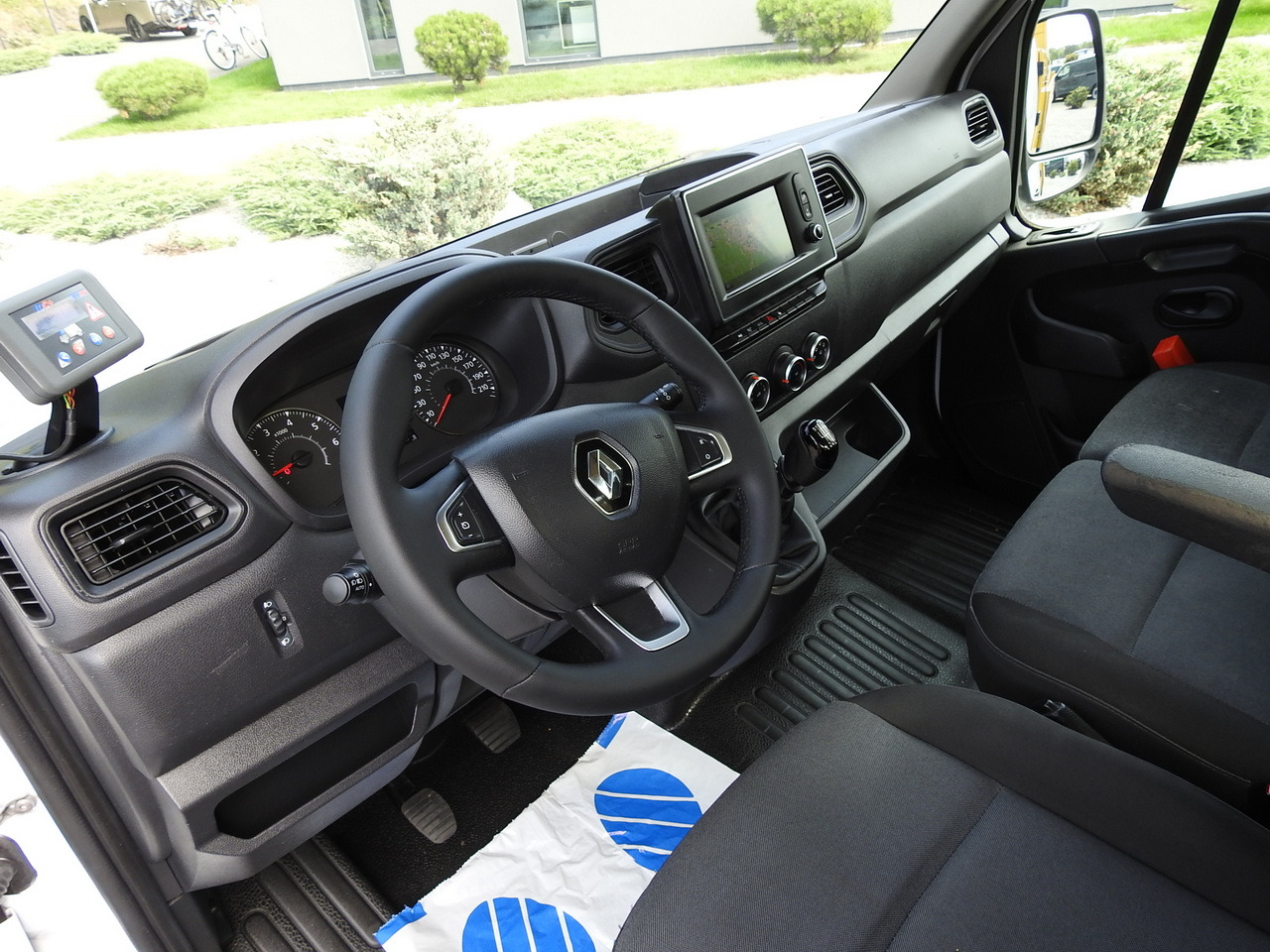 RENAULT MASTER TIPPER CRUISE CONTROL NAVIGATION AIR CONDITIONING LED LIGHTS TWIN WHEELS LOAD WEIGHT 145HP - Furgoneta basculante: foto 2 RENAULT MASTER TIPPER CRUISE CONTROL NAVIGATION AIR CONDITIONING LED LIGHTS TWIN WHEELS LOAD WEIGHT 145HP - Furgoneta basculante: foto 2