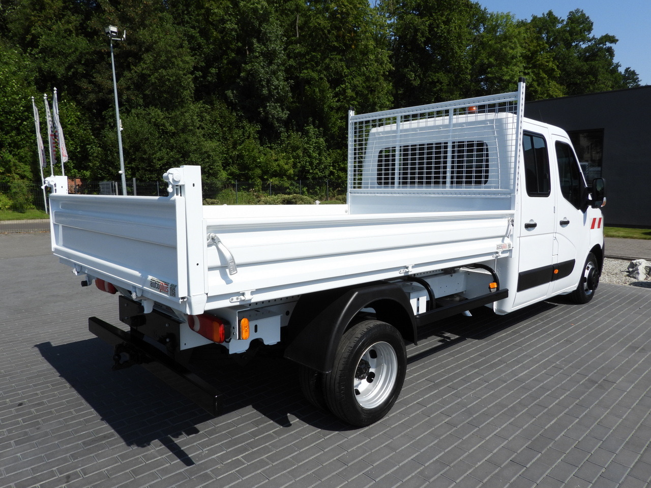 Leasing de RENAULT MASTER TIPPER DOUBLE CABIN DOKA 6 SEATS CRUISE CONTROL LED LIGHTS TWIN WHEELS AIR CONDITIONING  130HP RENAULT MASTER TIPPER DOUBLE CABIN DOKA 6 SEATS CRUISE CONTROL LED LIGHTS TWIN WHEELS AIR CONDITIONING  130HP: foto 13