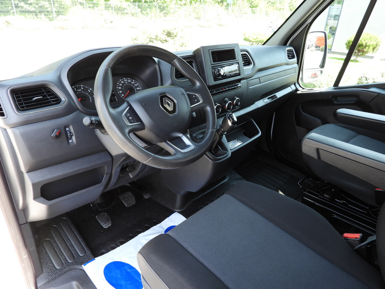 RENAULT MASTER TIPPER DOUBLE CABIN DOKA 6 SEATS CRUISE CONTROL LED LIGHTS TWIN WHEELS AIR CONDITIONING 130HP - Furgoneta basculante: foto 2 RENAULT MASTER TIPPER DOUBLE CABIN DOKA 6 SEATS CRUISE CONTROL LED LIGHTS TWIN WHEELS AIR CONDITIONING 130HP - Furgoneta basculante: foto 2