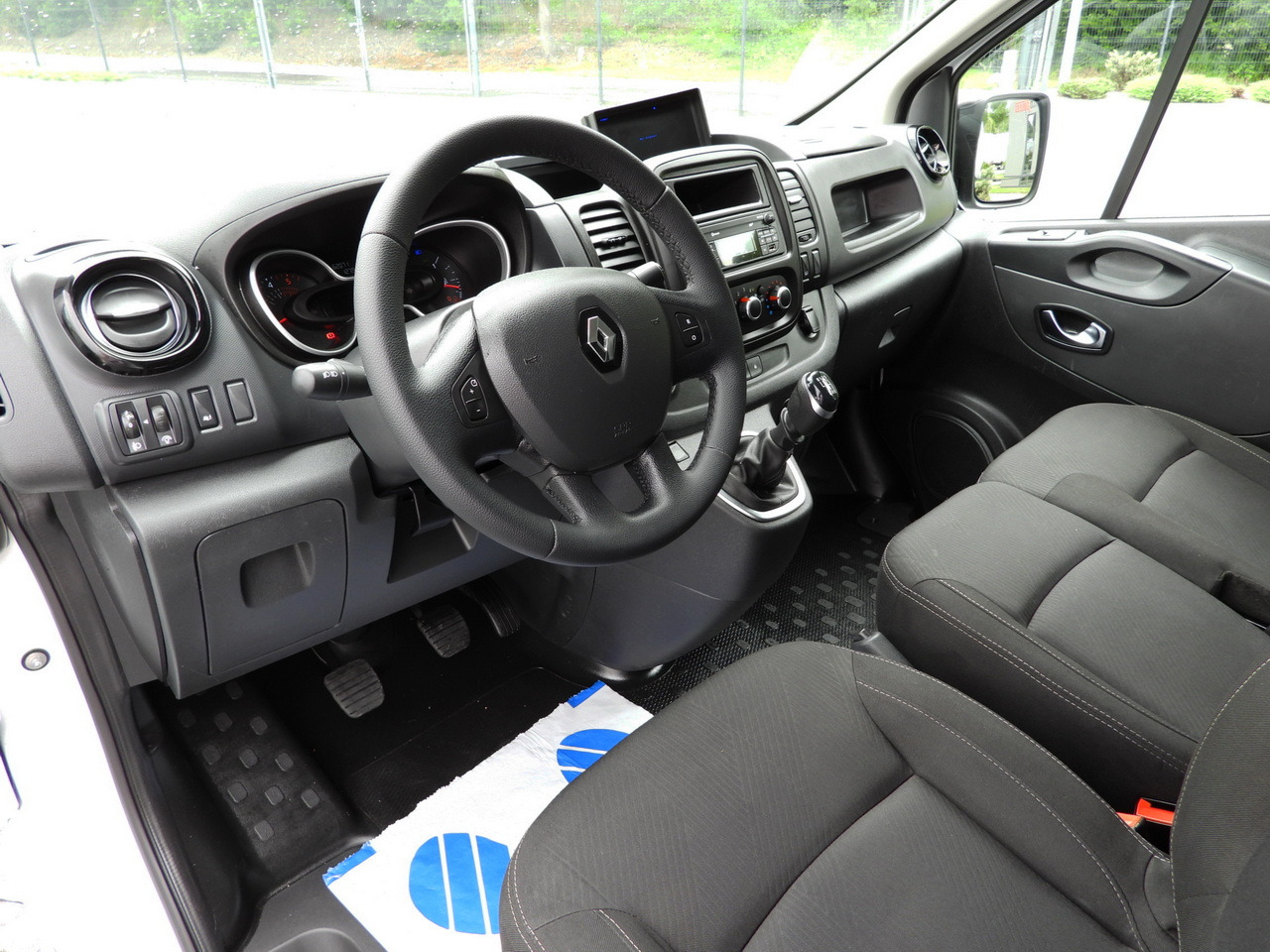 RENAULT TRAFIC REFRIGERATOR VAN -5*C POWER SUPPLY 230V CRUISE CONTROL LED LIGHTS AIR CONDITIONING 120HP - Furgoneta frigorifica: foto 2 RENAULT TRAFIC REFRIGERATOR VAN -5*C POWER SUPPLY 230V CRUISE CONTROL LED LIGHTS AIR CONDITIONING 120HP - Furgoneta frigorifica: foto 2