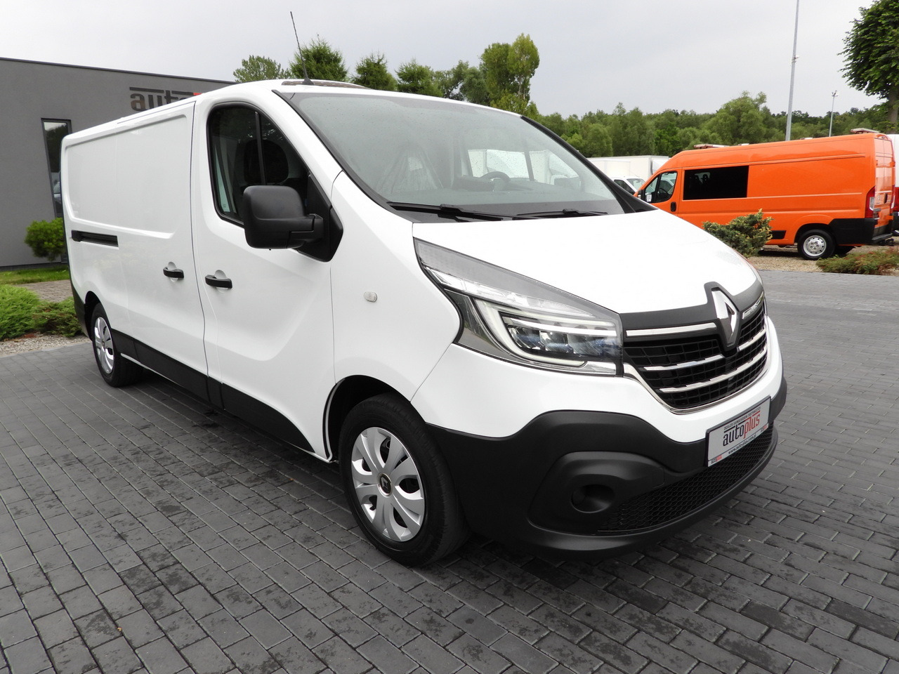 RENAULT TRAFIC REFRIGERATOR VAN -5*C POWER SUPPLY 230V CRUISE CONTROL LED LIGHTS AIR CONDITIONING 120HP - Furgoneta frigorifica: foto 4 RENAULT TRAFIC REFRIGERATOR VAN -5*C POWER SUPPLY 230V CRUISE CONTROL LED LIGHTS AIR CONDITIONING 120HP - Furgoneta frigorifica: foto 4