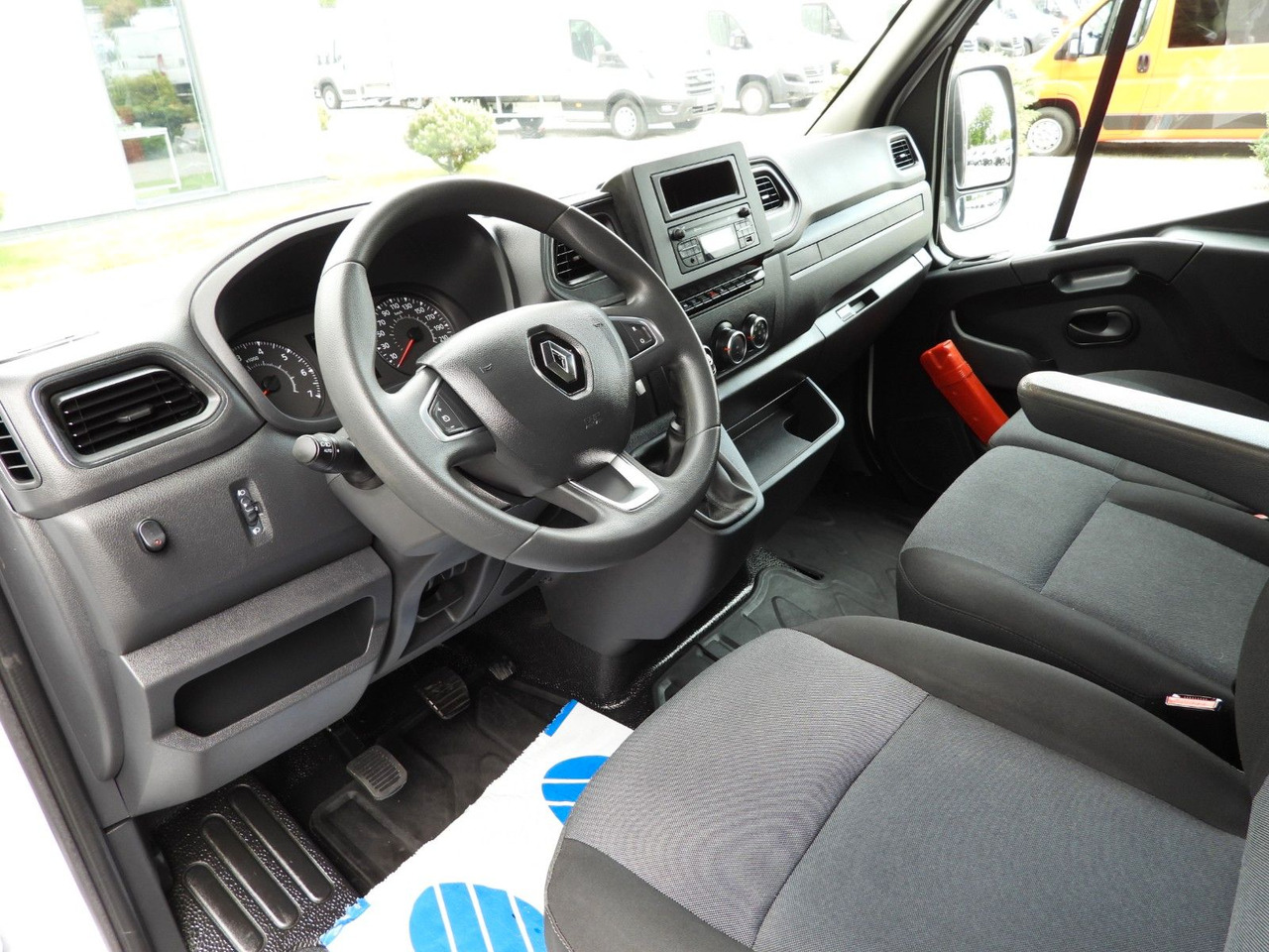 Renault MASTER PRITSCHE PLANE 10 PALETTEN TEMPOMAT - Furgoneta con lona: foto 2 Renault MASTER PRITSCHE PLANE 10 PALETTEN TEMPOMAT - Furgoneta con lona: foto 2