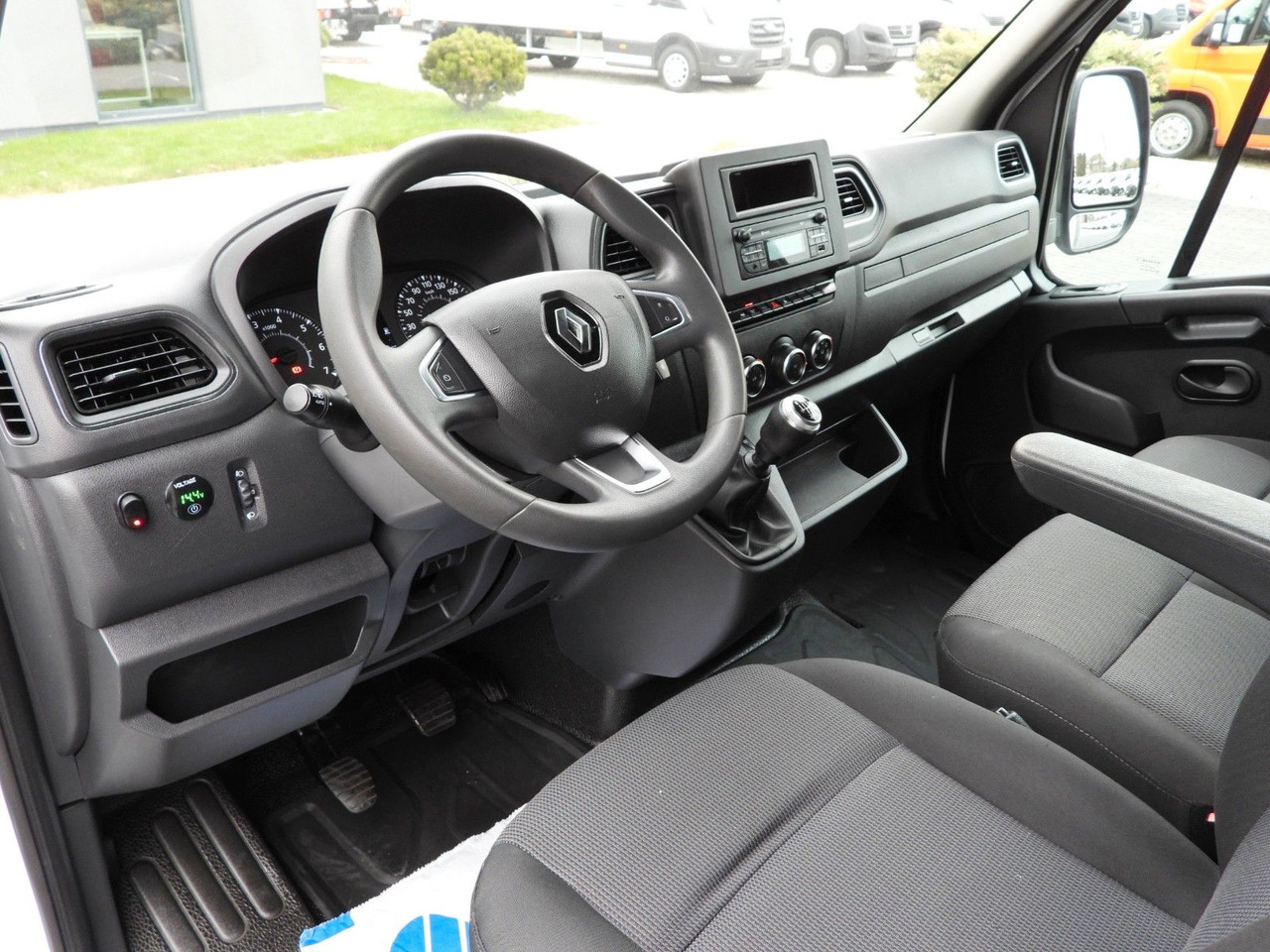 Renault MASTER PRITSCHE PLANE 10 PALETTEN WEBASTO A/C - Furgoneta con lona: foto 2 Renault MASTER PRITSCHE PLANE 10 PALETTEN WEBASTO A/C - Furgoneta con lona: foto 2