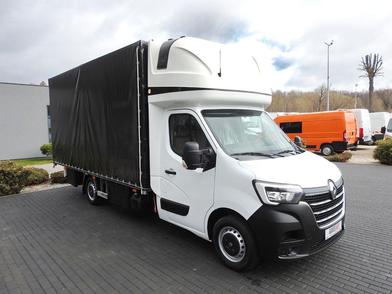 Renault MASTER PRITSCHE PLANE 10 PALETTEN WEBASTO A/C - Furgoneta con lona: foto 4 Renault MASTER PRITSCHE PLANE 10 PALETTEN WEBASTO A/C - Furgoneta con lona: foto 4