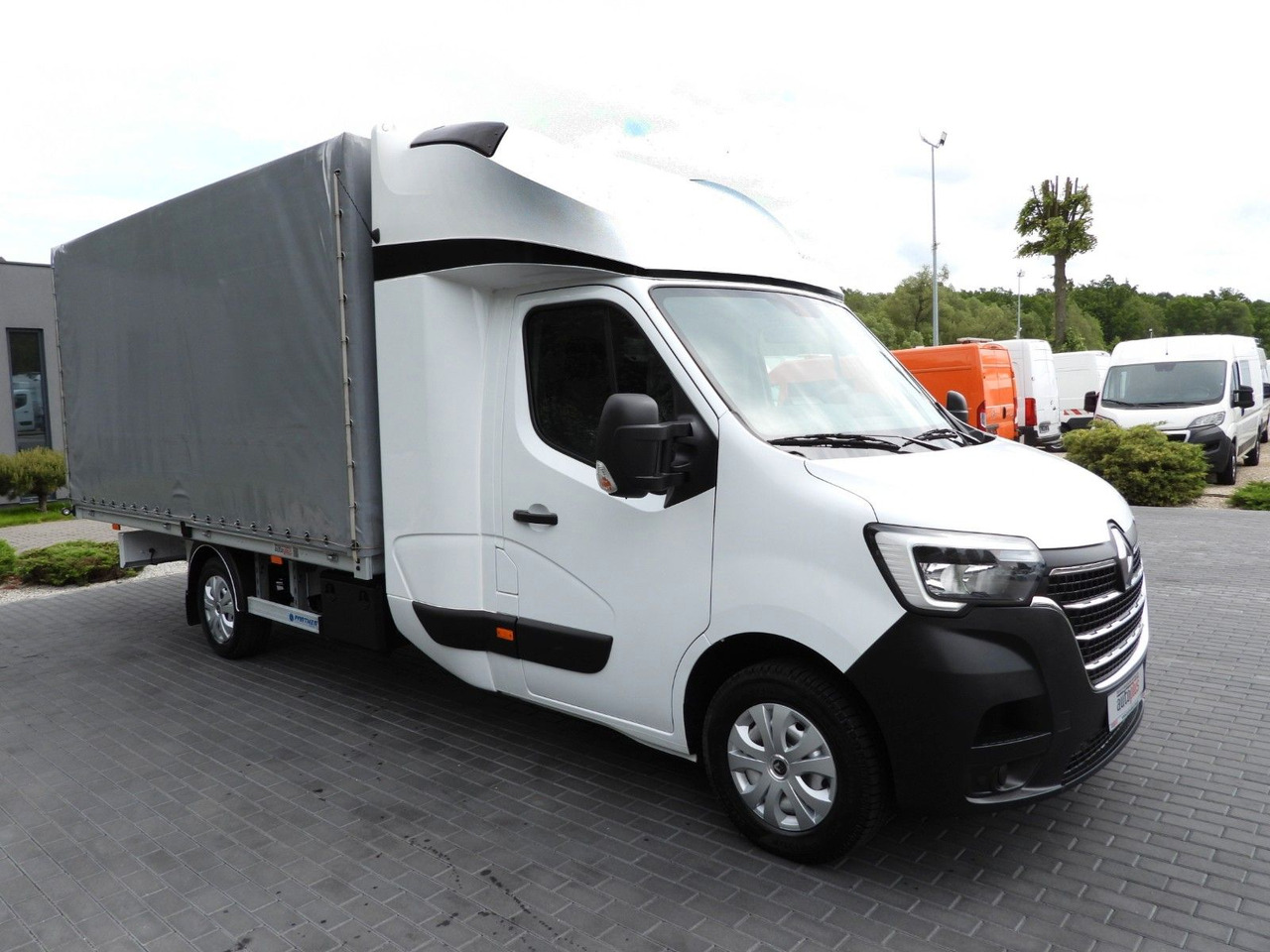 Renault MASTER PRITSCHE PLANE 8 PALETTEN WEBASTO A/C - Furgoneta con lona, Furgoneta combi: foto 4 Renault MASTER PRITSCHE PLANE 8 PALETTEN WEBASTO A/C - Furgoneta con lona, Furgoneta combi: foto 4