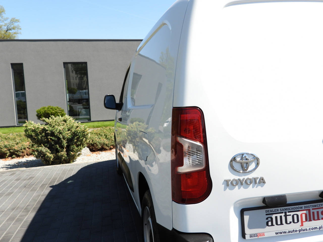 Leasing de TOYOTA PROACE CITY  REFRIGERATOR VAN -15*C POWER SUPPLY 230V CRUISE CONTROL AIR CONDITIONING  100HP TOYOTA PROACE CITY  REFRIGERATOR VAN -15*C POWER SUPPLY 230V CRUISE CONTROL AIR CONDITIONING  100HP: foto 19