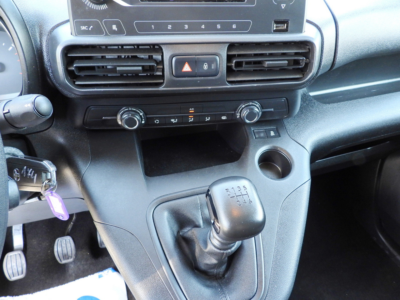 Leasing de TOYOTA PROACE CITY  REFRIGERATOR VAN -15*C POWER SUPPLY 230V CRUISE CONTROL AIR CONDITIONING  100HP TOYOTA PROACE CITY  REFRIGERATOR VAN -15*C POWER SUPPLY 230V CRUISE CONTROL AIR CONDITIONING  100HP: foto 38