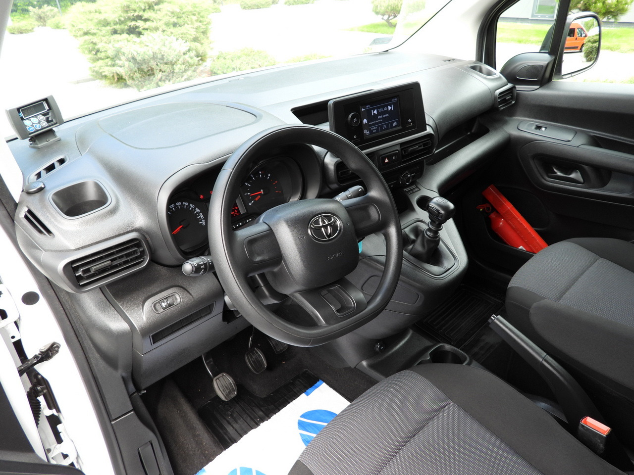 TOYOTA PROACE CITY  REFRIGERATOR VAN -15*C POWER SUPPLY 230V CRUISE CONTROL AIR CONDITIONING  100HP - Furgoneta frigorifica: foto 2 TOYOTA PROACE CITY  REFRIGERATOR VAN -15*C POWER SUPPLY 230V CRUISE CONTROL AIR CONDITIONING  100HP - Furgoneta frigorifica: foto 2