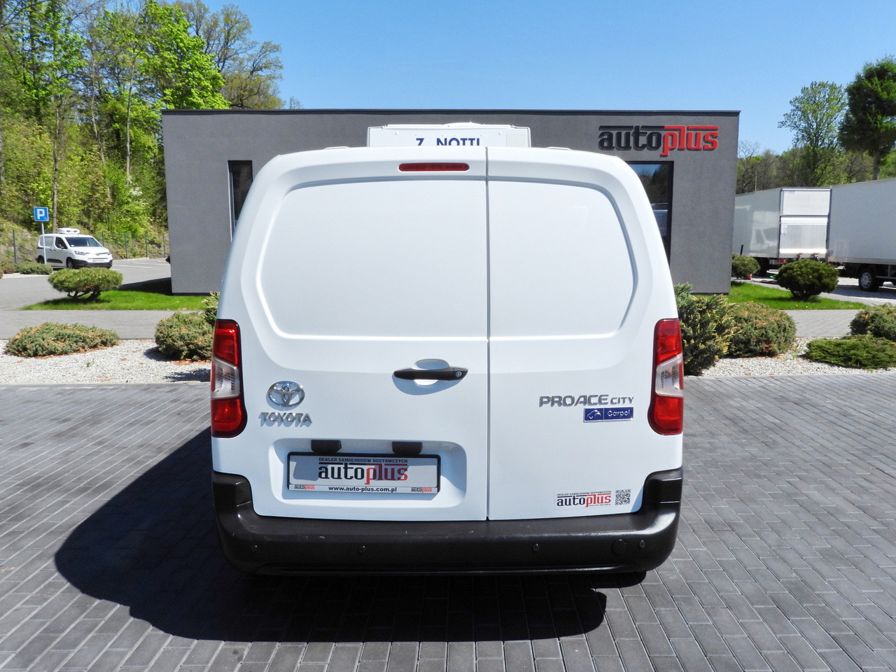 Leasing de TOYOTA PROACE CITY  REFRIGERATOR VAN -15*C POWER SUPPLY 230V CRUISE CONTROL AIR CONDITIONING  100HP TOYOTA PROACE CITY  REFRIGERATOR VAN -15*C POWER SUPPLY 230V CRUISE CONTROL AIR CONDITIONING  100HP: foto 11