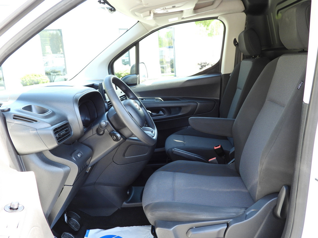 Leasing de TOYOTA PROACE CITY  REFRIGERATOR VAN -15*C POWER SUPPLY 230V CRUISE CONTROL AIR CONDITIONING  100HP TOYOTA PROACE CITY  REFRIGERATOR VAN -15*C POWER SUPPLY 230V CRUISE CONTROL AIR CONDITIONING  100HP: foto 26