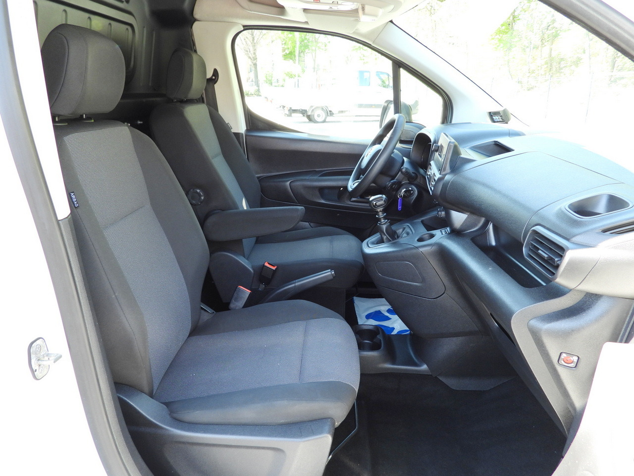 Leasing de TOYOTA PROACE CITY  REFRIGERATOR VAN -15*C POWER SUPPLY 230V CRUISE CONTROL AIR CONDITIONING  100HP TOYOTA PROACE CITY  REFRIGERATOR VAN -15*C POWER SUPPLY 230V CRUISE CONTROL AIR CONDITIONING  100HP: foto 43