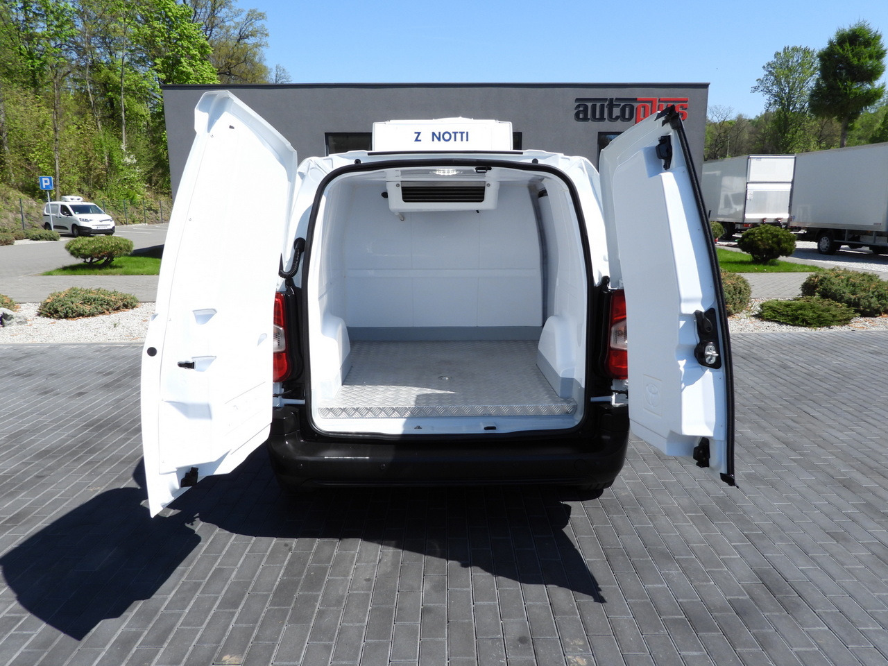 Leasing de TOYOTA PROACE CITY  REFRIGERATOR VAN -15*C POWER SUPPLY 230V CRUISE CONTROL AIR CONDITIONING  100HP TOYOTA PROACE CITY  REFRIGERATOR VAN -15*C POWER SUPPLY 230V CRUISE CONTROL AIR CONDITIONING  100HP: foto 12