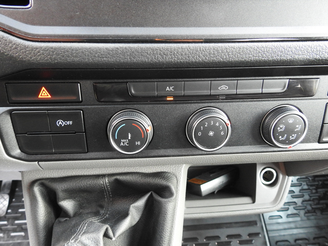 Furgón VOLKSWAGEN CRAFTER 4X4 4MOTION BOX DELIVERY VAN 7 SEATS AIR CONDITIONING 140HP: foto 35 Furgón VOLKSWAGEN CRAFTER 4X4 4MOTION BOX DELIVERY VAN 7 SEATS AIR CONDITIONING 140HP: foto 35