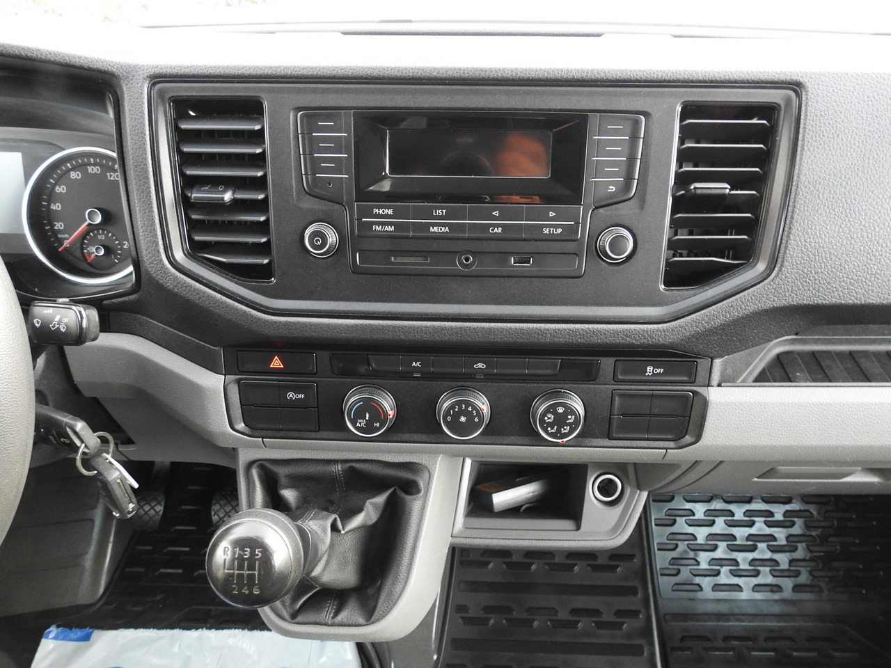 Furgón VOLKSWAGEN CRAFTER 4X4 4MOTION BOX DELIVERY VAN 7 SEATS AIR CONDITIONING 140HP: foto 34 Furgón VOLKSWAGEN CRAFTER 4X4 4MOTION BOX DELIVERY VAN 7 SEATS AIR CONDITIONING 140HP: foto 34