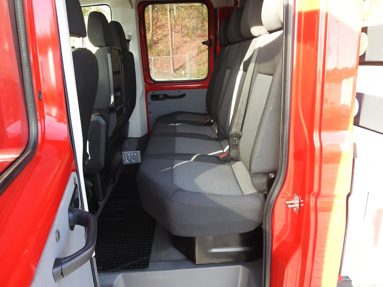 Furgoneta combi VOLKSWAGEN CRAFTER STAKE BODY DOUBLE CABIN DOKA 7 SEATS AIR CONDITIONING 140HP: foto 48 Furgoneta combi VOLKSWAGEN CRAFTER STAKE BODY DOUBLE CABIN DOKA 7 SEATS AIR CONDITIONING 140HP: foto 48