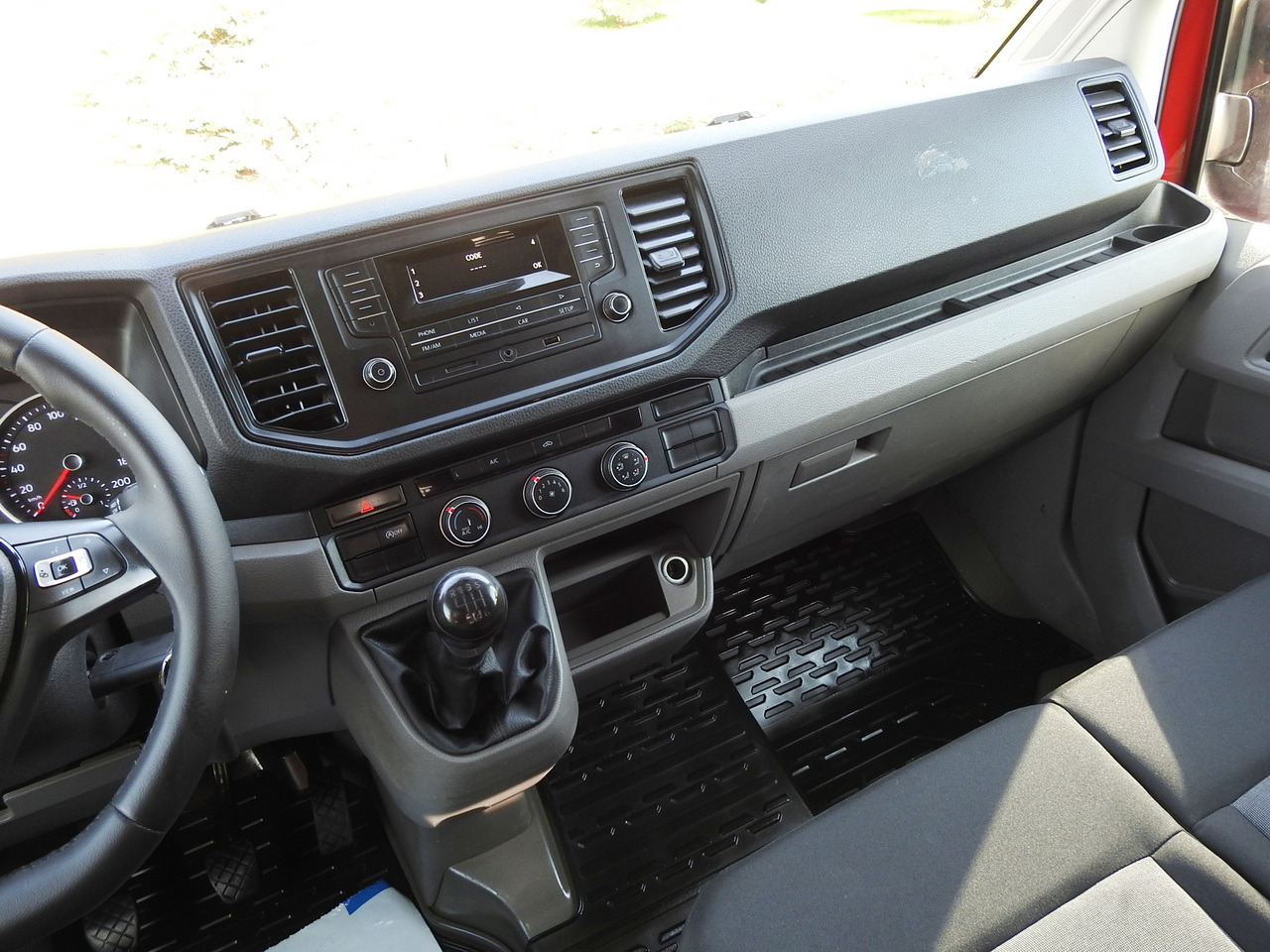 Furgoneta combi VOLKSWAGEN CRAFTER STAKE BODY DOUBLE CABIN DOKA 7 SEATS AIR CONDITIONING 140HP: foto 37 Furgoneta combi VOLKSWAGEN CRAFTER STAKE BODY DOUBLE CABIN DOKA 7 SEATS AIR CONDITIONING 140HP: foto 37