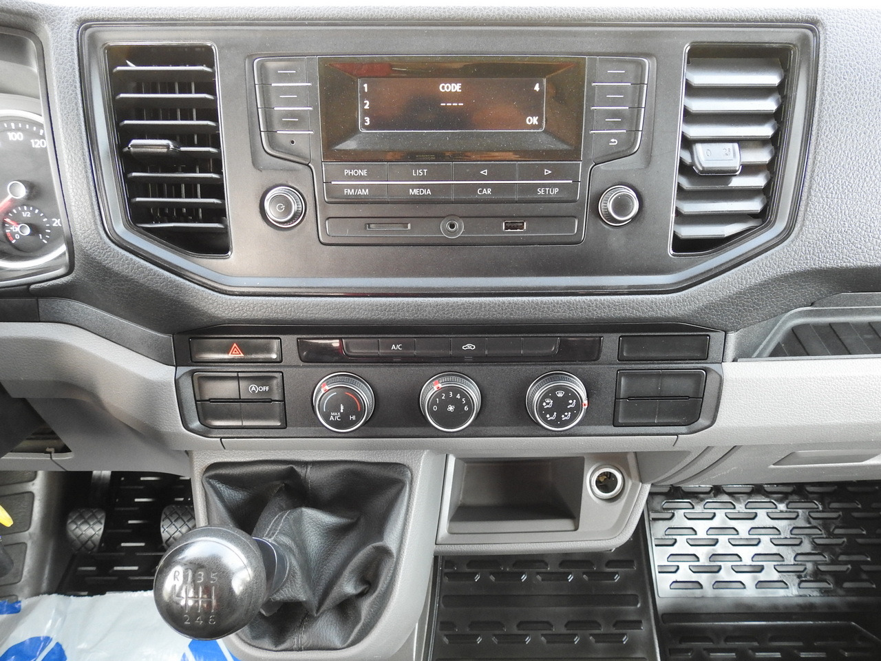 Furgoneta combi VOLKSWAGEN CRAFTER STAKE BODY DOUBLE CABIN DOKA 7 SEATS AIR CONDITIONING 140HP: foto 39 Furgoneta combi VOLKSWAGEN CRAFTER STAKE BODY DOUBLE CABIN DOKA 7 SEATS AIR CONDITIONING 140HP: foto 39