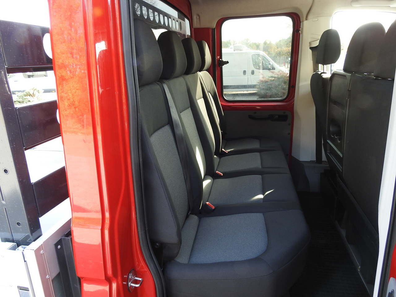 Furgoneta combi VOLKSWAGEN CRAFTER STAKE BODY DOUBLE CABIN DOKA 7 SEATS AIR CONDITIONING 140HP: foto 47 Furgoneta combi VOLKSWAGEN CRAFTER STAKE BODY DOUBLE CABIN DOKA 7 SEATS AIR CONDITIONING 140HP: foto 47