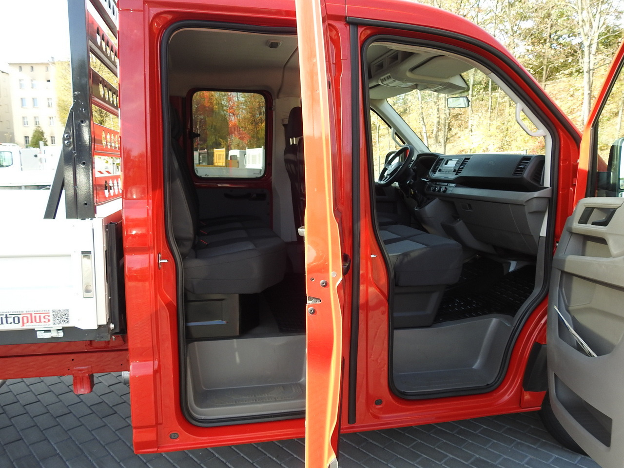Furgoneta combi VOLKSWAGEN CRAFTER STAKE BODY DOUBLE CABIN DOKA 7 SEATS AIR CONDITIONING 140HP: foto 46 Furgoneta combi VOLKSWAGEN CRAFTER STAKE BODY DOUBLE CABIN DOKA 7 SEATS AIR CONDITIONING 140HP: foto 46