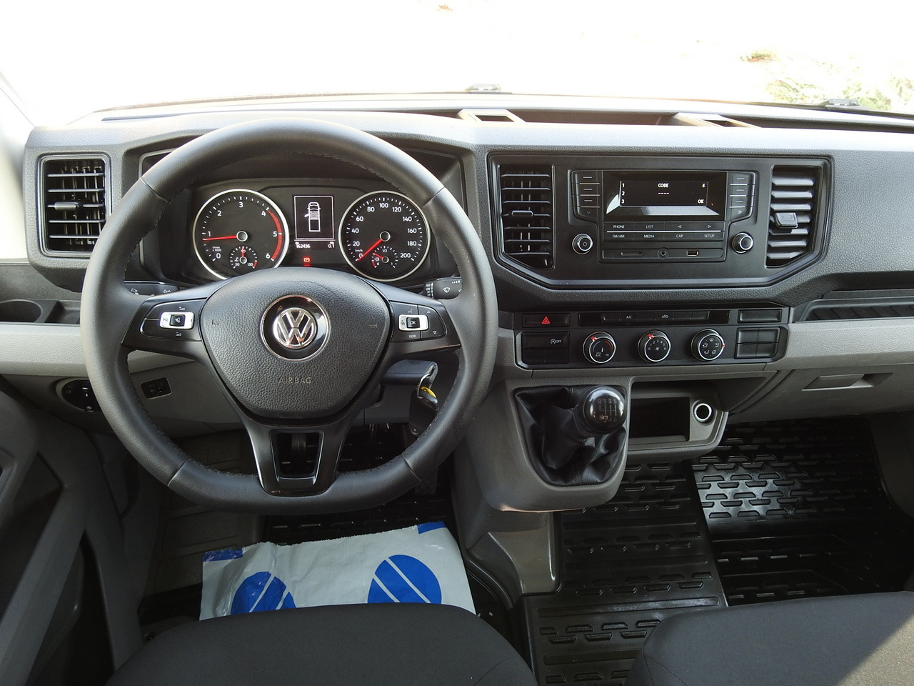 Furgoneta combi VOLKSWAGEN CRAFTER STAKE BODY DOUBLE CABIN DOKA 7 SEATS AIR CONDITIONING 140HP: foto 32 Furgoneta combi VOLKSWAGEN CRAFTER STAKE BODY DOUBLE CABIN DOKA 7 SEATS AIR CONDITIONING 140HP: foto 32