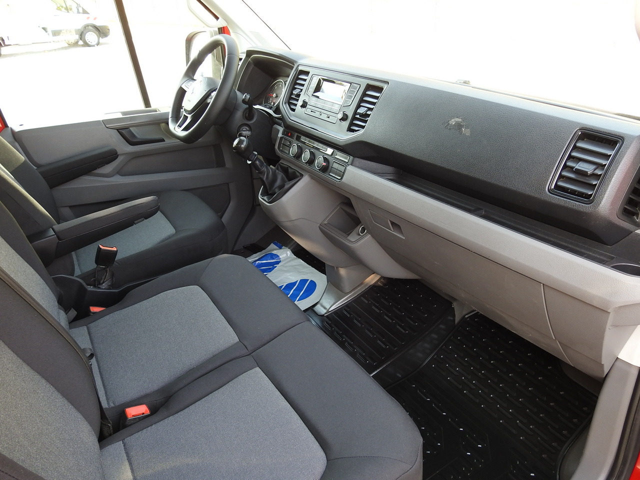 Furgoneta combi VOLKSWAGEN CRAFTER STAKE BODY DOUBLE CABIN DOKA 7 SEATS AIR CONDITIONING 140HP: foto 45 Furgoneta combi VOLKSWAGEN CRAFTER STAKE BODY DOUBLE CABIN DOKA 7 SEATS AIR CONDITIONING 140HP: foto 45