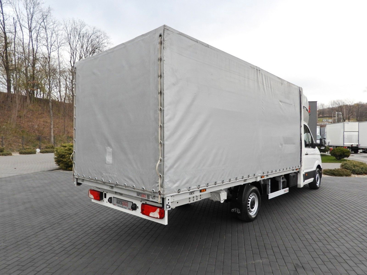 Volkswagen CRAFTER PRITSCHE PLANE 10 PALETTEN WEBASTO - Furgoneta con lona: foto 3 Volkswagen CRAFTER PRITSCHE PLANE 10 PALETTEN WEBASTO - Furgoneta con lona: foto 3