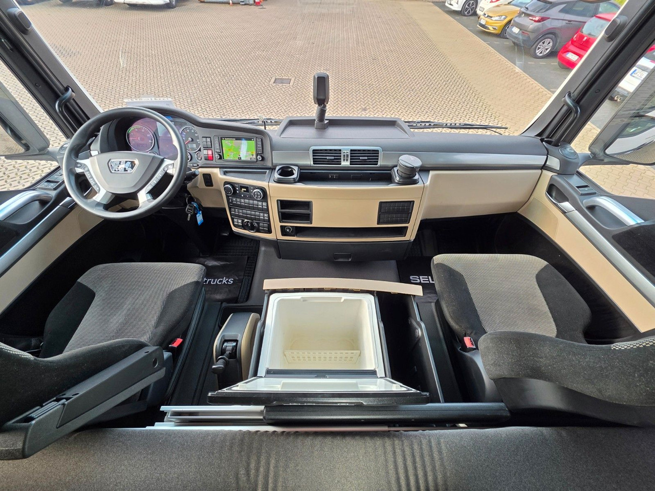 Cabeza tractora MAN TGX 18.460 4X2 LLS-U / Retarder: foto 37 Cabeza tractora MAN TGX 18.460 4X2 LLS-U / Retarder: foto 37