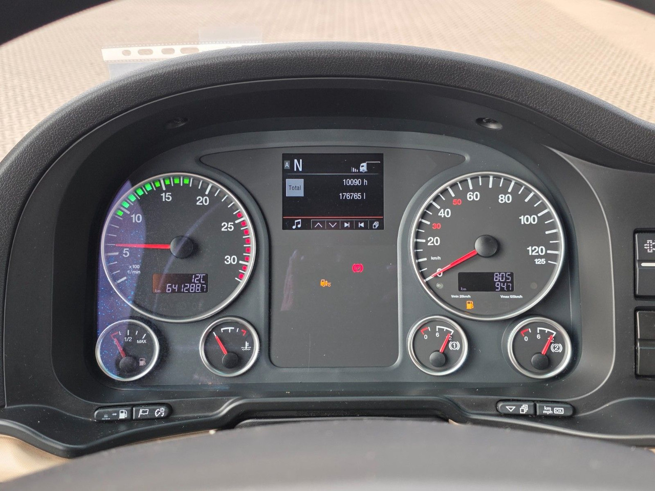 Cabeza tractora MAN TGX 18.460 4X2 LLS-U / Retarder: foto 41 Cabeza tractora MAN TGX 18.460 4X2 LLS-U / Retarder: foto 41