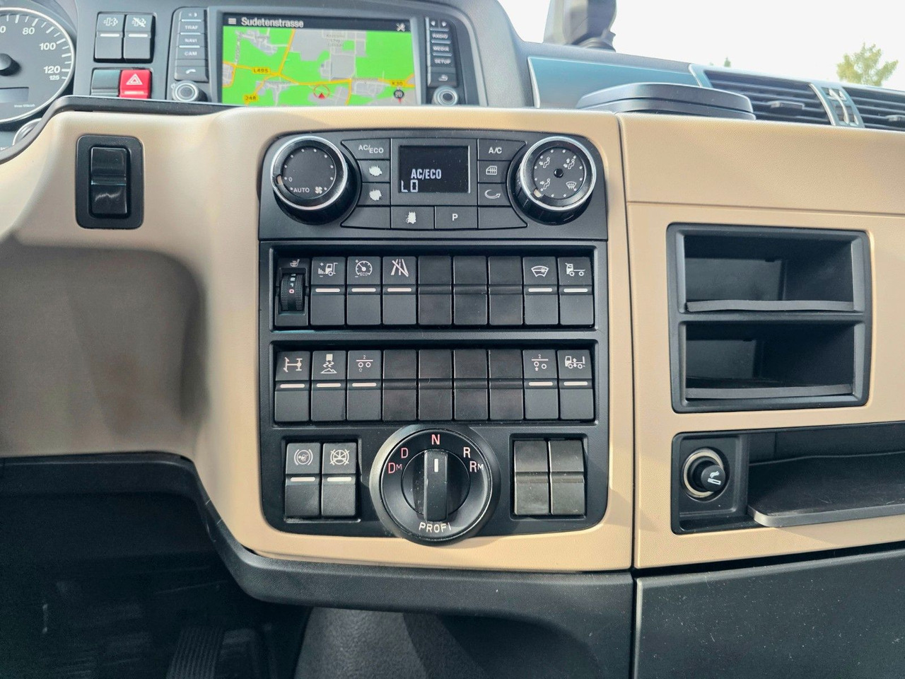 Cabeza tractora MAN TGX 18.460 4X2 LLS-U / Retarder: foto 43 Cabeza tractora MAN TGX 18.460 4X2 LLS-U / Retarder: foto 43