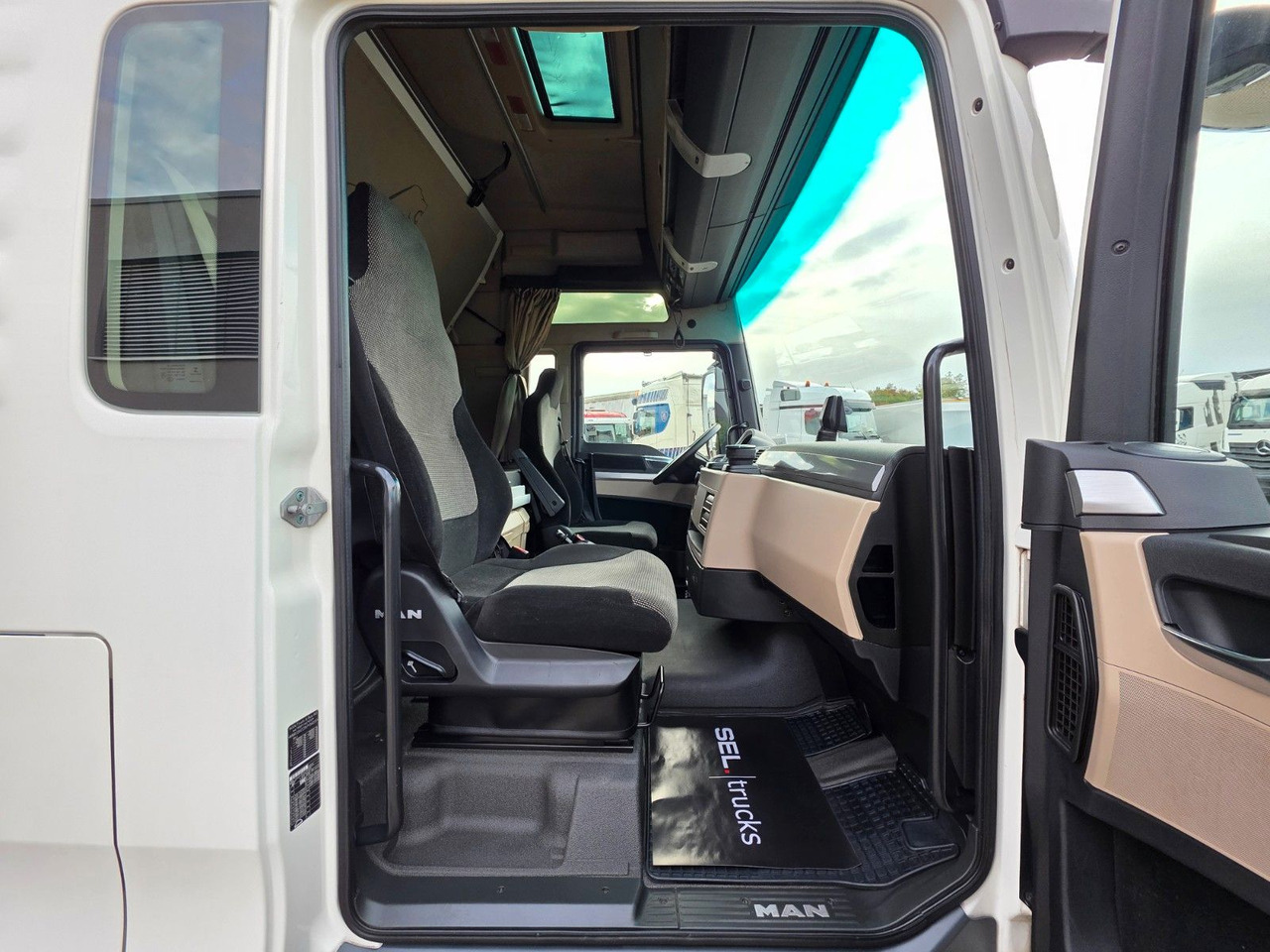 Cabeza tractora MAN TGX 18.460 4X2 LLS-U / Retarder: foto 30 Cabeza tractora MAN TGX 18.460 4X2 LLS-U / Retarder: foto 30