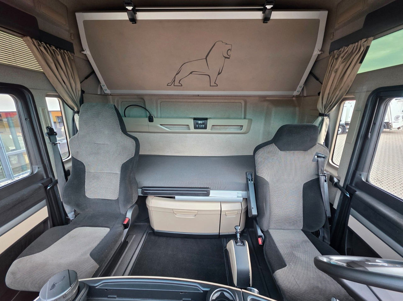 Cabeza tractora MAN TGX 18.460 4X2 LLS-U / Retarder: foto 33 Cabeza tractora MAN TGX 18.460 4X2 LLS-U / Retarder: foto 33