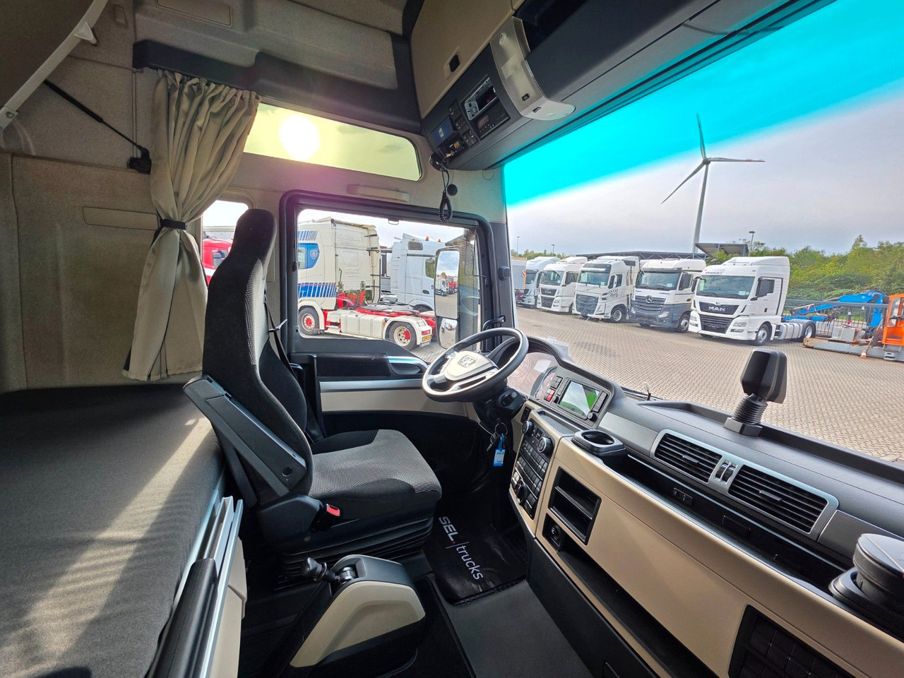 Cabeza tractora MAN TGX 18.460 4X2 LLS-U / Retarder: foto 39 Cabeza tractora MAN TGX 18.460 4X2 LLS-U / Retarder: foto 39