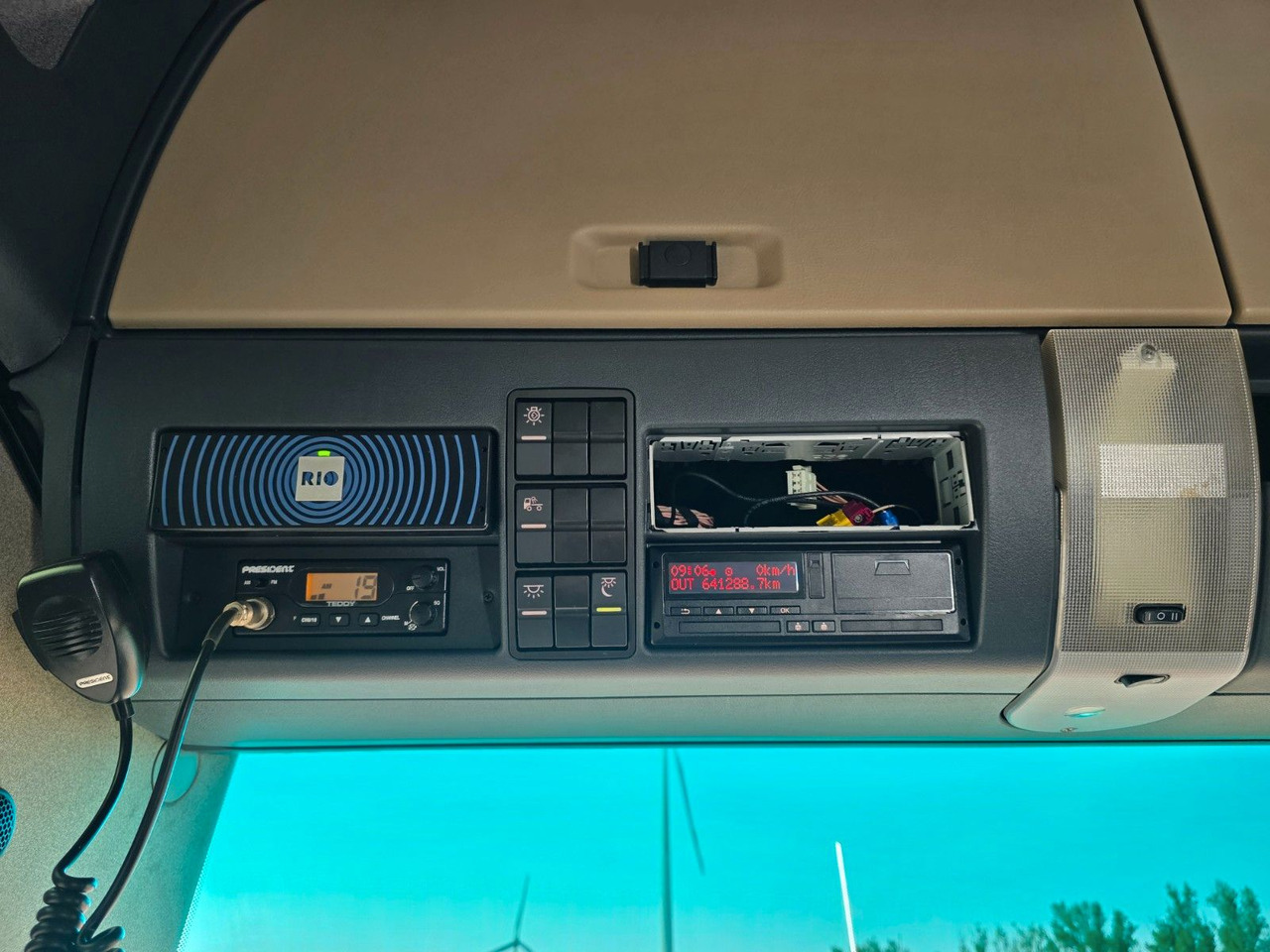 Cabeza tractora MAN TGX 18.460 4X2 LLS-U / Retarder: foto 36 Cabeza tractora MAN TGX 18.460 4X2 LLS-U / Retarder: foto 36