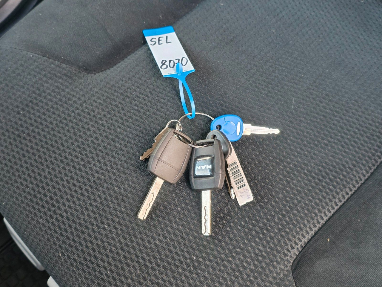 Camión caja cerrada MAN TGL 12.220 4x2 BL / Ladebordwand: foto 43