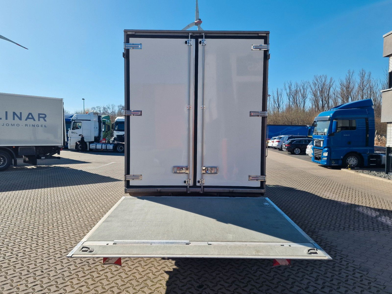 Camión frigorífico MAN TGL 12.250 4X2 BL / Ladebordwand: foto 8 Camión frigorífico MAN TGL 12.250 4X2 BL / Ladebordwand: foto 8