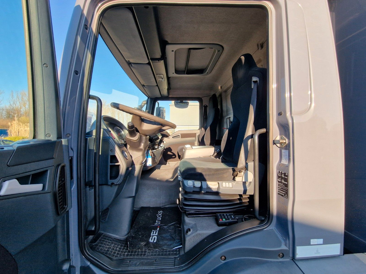 Camión frigorífico MAN TGM 18.290 4X2 LL / Ladebordwand / 2 Tanks: foto 27 Camión frigorífico MAN TGM 18.290 4X2 LL / Ladebordwand / 2 Tanks: foto 27