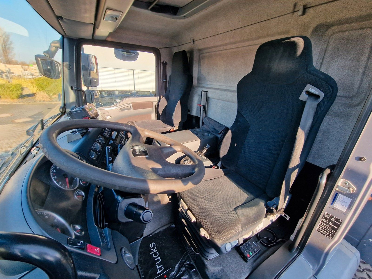 Camión frigorífico MAN TGM 18.290 4X2 LL / Ladebordwand / 2 Tanks: foto 28 Camión frigorífico MAN TGM 18.290 4X2 LL / Ladebordwand / 2 Tanks: foto 28