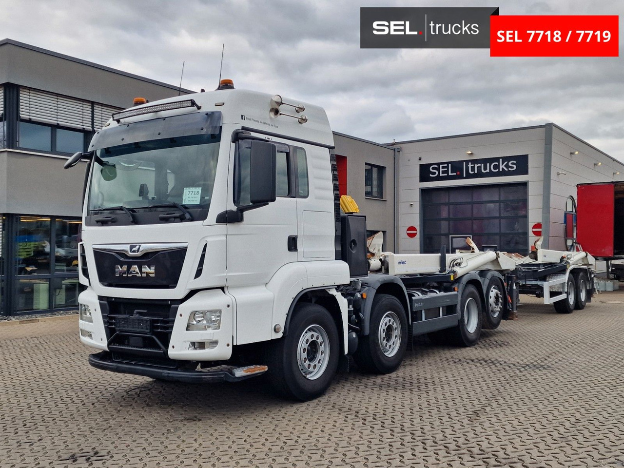 MAN TGS 35.500.8X2-6 BL / Silosteller / Lenkachse - Camión volquete: foto 1 MAN TGS 35.500.8X2-6 BL / Silosteller / Lenkachse - Camión volquete: foto 1
