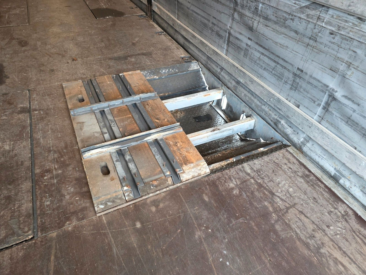 Semirremolque lona Meusburger MPS-3 / Radmulde / Lenk-Liftachse /Verbreiterbar: foto 14