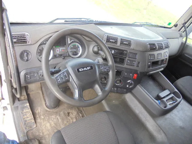 Cabeza tractora DAF CF 400: foto 8