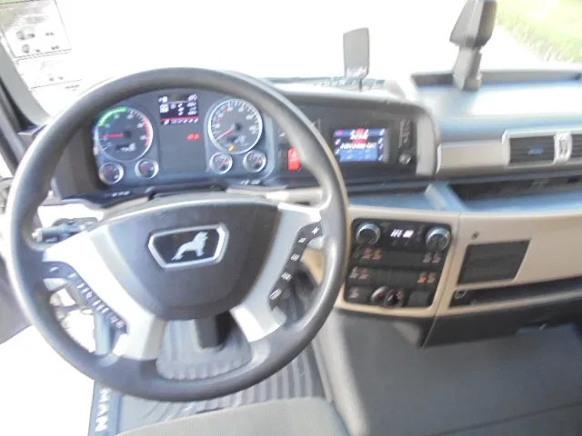 Foto del interior 1: Cabeza tractora MAN TGX 26.500 XXL 6X2 SMART TACHO NL TRUCK 20X IN STOCK