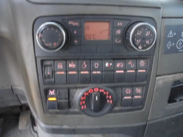 Camión volquete MAN TGS 41.440 8X8 NL TRUCK MANUAL GEARBOX: foto 13 Camión volquete MAN TGS 41.440 8X8 NL TRUCK MANUAL GEARBOX: foto 13