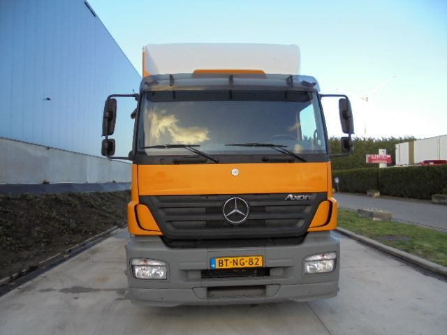 Mercedes-Benz Axor 1829 + HAMMELMAN - Limpieza de alcantarillado: foto 2 Mercedes-Benz Axor 1829 + HAMMELMAN - Limpieza de alcantarillado: foto 2
