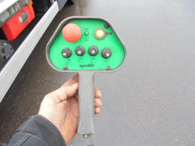 Camión caja abierta, Camión grúa Renault Midlum 240 D12: foto 8