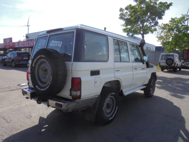 Toyota Land Cruiser HZJ76L 4X4 EXPORT OUTSIDE EU ONLY - Coche: foto 4 Toyota Land Cruiser HZJ76L 4X4 EXPORT OUTSIDE EU ONLY - Coche: foto 4