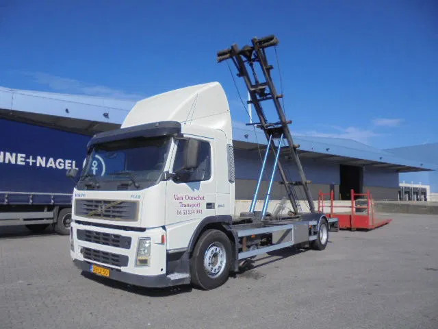 Volvo FM 260 MANUAL GEAR NL TRUCK - Camión con equipo de cable: foto 1 Volvo FM 260 MANUAL GEAR NL TRUCK - Camión con equipo de cable: foto 1